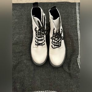 Torrid Stevie combat boots in white 9.5 wide